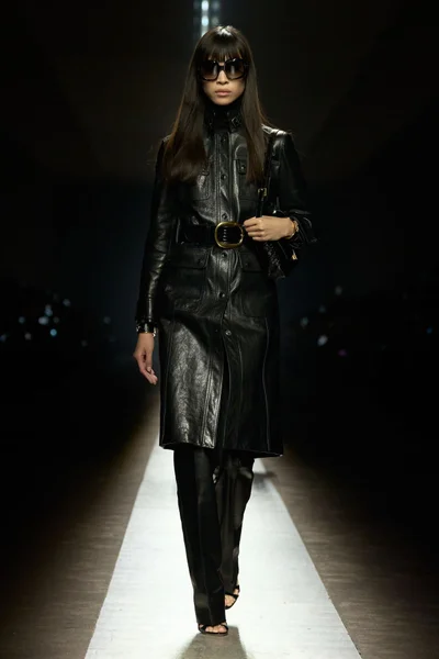 Look 25